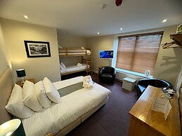 The George Hotel