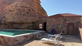 Red Mountains Farm