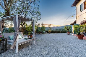 Amore Farmhouse Retreat