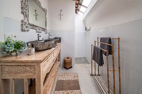Katak Villa by Villa Finder