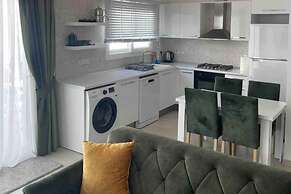 1 Bed Villa Sleeps 2 - Pool, Parking, Wifi