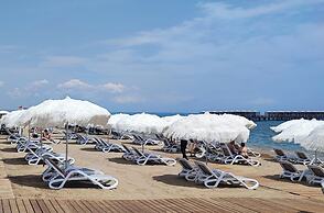 1 Bed Villa Sleeps 2 - Pool, Parking, Wifi