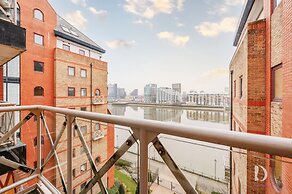 Beautiful 1 Bed on the River