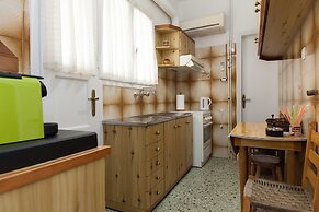 Koukaki Vintage Look 2BR Apt w Balcony
