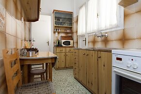 Koukaki Vintage Look 2BR Apt w Balcony