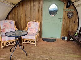 Cosy 1 Bedroom Cabin- Moon Pod