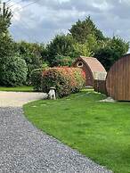 Cosy 1 Bedroom Cabin- Moon Pod