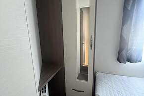 2 bed Platinum-sleeps 6-decking-free Parking