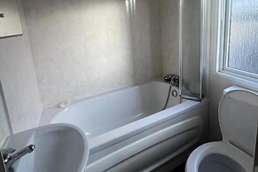 2 bed Platinum-sleeps 6-decking-free Parking