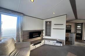 2 bed Platinum-sleeps 6-decking-free Parking