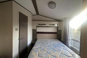 2 bed Platinum-sleeps 6-decking-free Parking