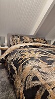 2 Bed Annex Sleeps 6, 7 Min Drive From the Beach!