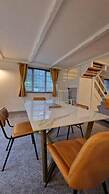 2 Bed Annex Sleeps 6, 7 Min Drive From the Beach!