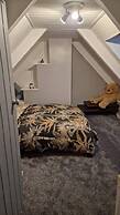 2 Bed Annex Sleeps 6, 7 Min Drive From the Beach!