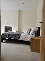 Town Center Modern Apartment 10