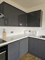Town Center Modern Apartment 10