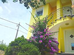Floral Apartments Yazzy 1