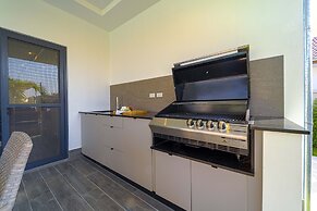 Modern 3 Bedroom Private Pool Villa -ML7