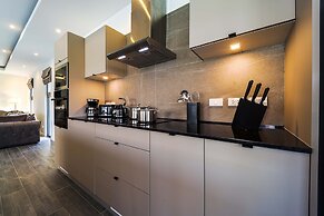 Modern 3 Bedroom Private Pool Villa -ML7