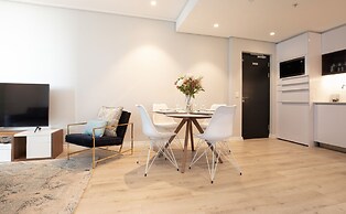 16 On Bree Unit 1713
