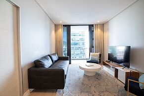 16 On Bree Unit 1713
