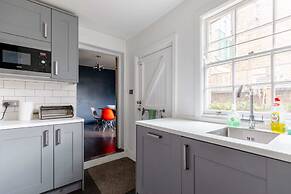 Trendy 2BD House 5 Mins From Willesden Junction!