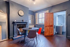 Trendy 2BD House 5 Mins From Willesden Junction!