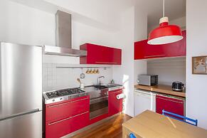 Auditorium Luxury Three Bedroom Apartment