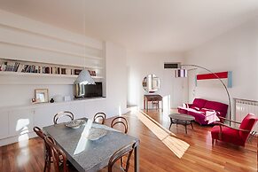 Auditorium Luxury Three Bedroom Apartment