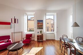 Auditorium Luxury Three Bedroom Apartment