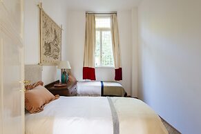 Popolo Square Luxury Two Bedroom Apartment