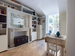 Esquilno Garden Apartment