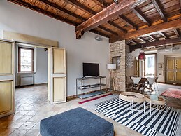 Pantheon Luxury Enchanting Apartment