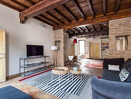 Pantheon Luxury Enchanting Apartment