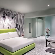 Lady Rose Privilege Suite