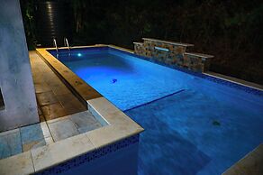 Diamond Cut Villa & Suites