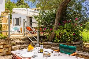 Aimilia Cottage in Longos
