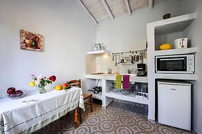 Aimilia Cottage in Longos