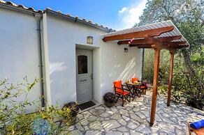Aimilia Cottage in Longos