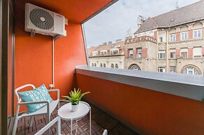 Funky Breeze & Balcony