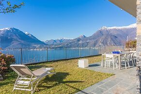 The Patio Over Varenna