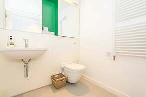 Leeds - Sleeps 4 - Free Parking