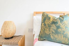 Leeds - Sleeps 4 - Free Parking