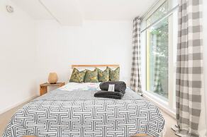 Leeds - Sleeps 4 - Free Parking