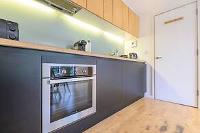 Leeds - Sleeps 4 - Free Parking
