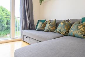 Leeds - Sleeps 4 - Free Parking