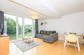 Leeds - Sleeps 4 - Free Parking