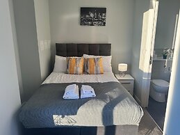 Adelphi Wharf Apartments by Beehosting