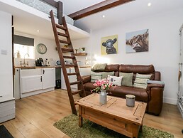 High Wreah Bolt Hole