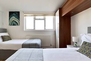 Skyvillion - Valley Way - 3bed House In Stevenage